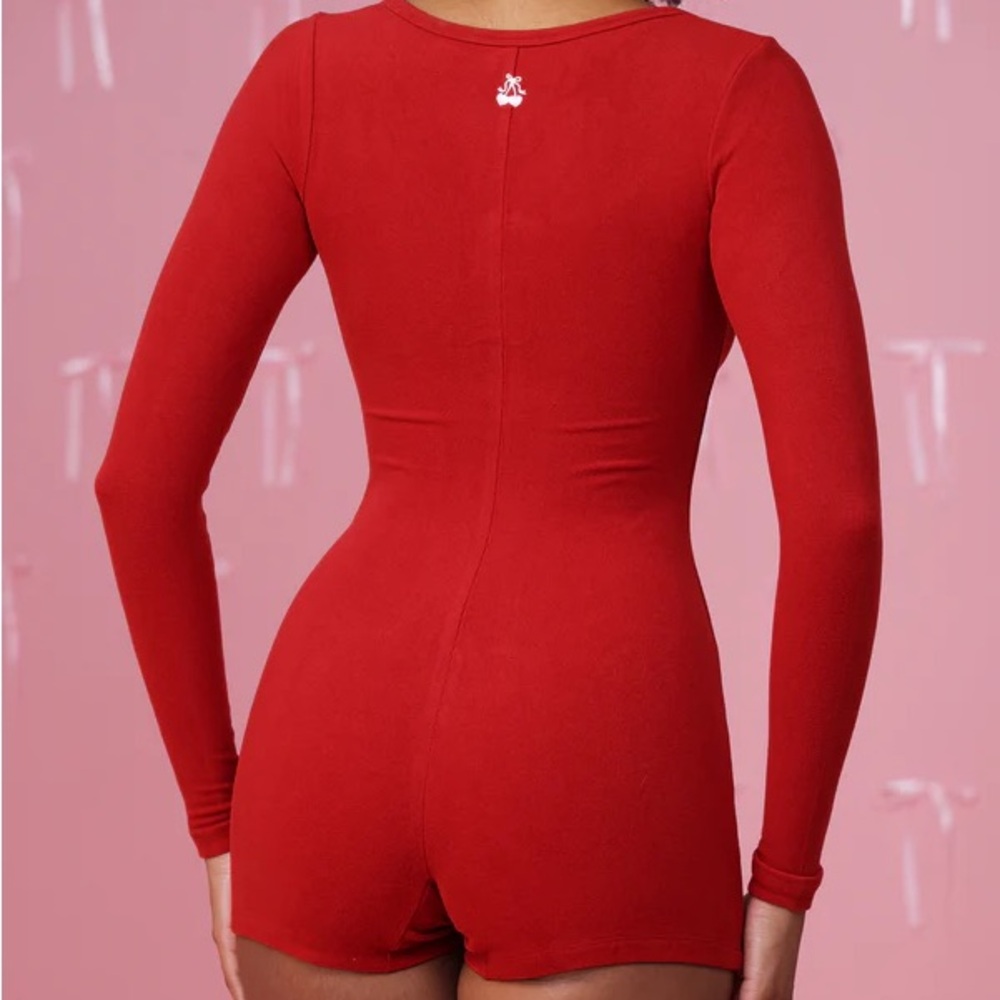 ❤️ Voight Red Cherry & hearts Long-Sleeve Pajama Onesie Romper ❤️ - Picture 4 of 6